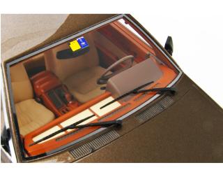 Maserati 2.0 Biturbo 1982-83 Dark Garnet Bordeaux Scuro Laudoracing 1:18 Resinemodell (Türen, Motorhaube... nicht zu öffnen!)